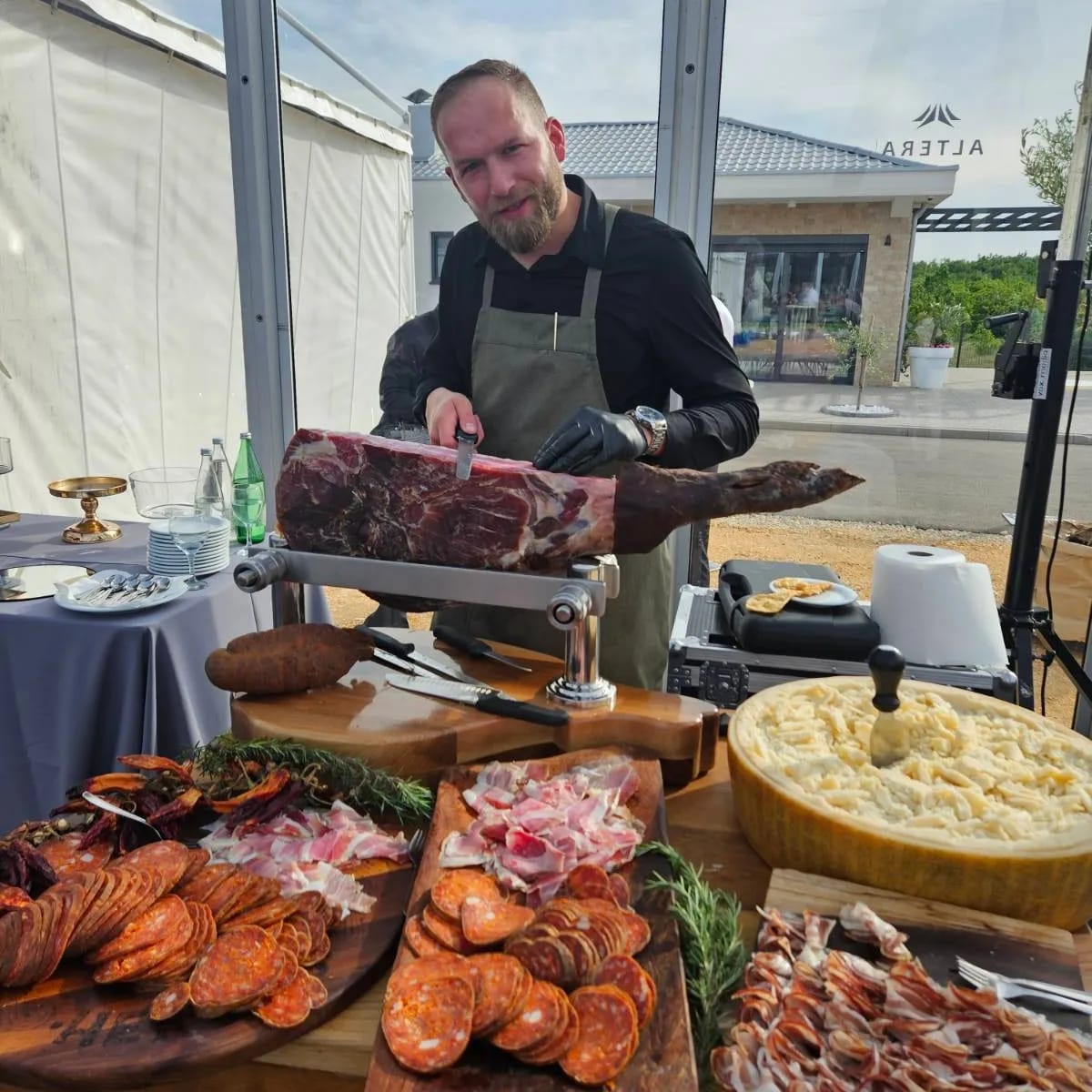 Denis Pešorda priprema catering na Altera eventu